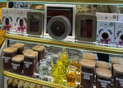 تجربة تذوّق الحلقوم التركي وشاي الأعشاب في البازار المصري في إسطنبول — photo 12