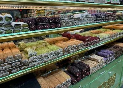 تجربة تذوّق الحلقوم التركي وشاي الأعشاب في البازار المصري في إسطنبول — photo 10