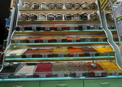 تجربة تذوّق الحلقوم التركي وشاي الأعشاب في البازار المصري في إسطنبول — photo 9